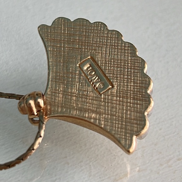 Vintage 1970’s Avon Frosted Glass Necklace - Picture 3 of 4